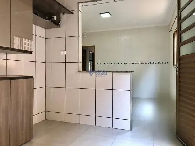 Casa com 300m² 4 quartos e 1 banheiro, à venda, no bairro Bosque dos Eucaliptos em São José dos Campos