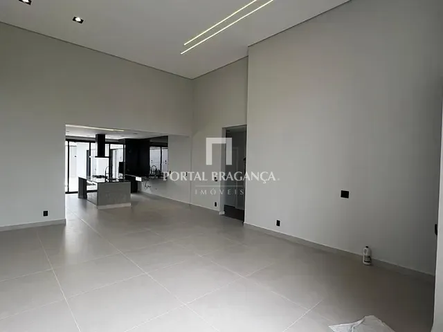 Casa com 349m² 3 quartos e 5 banheiros, à venda, no bairro Condomínio Residencial Euroville II em Bragança Paulista