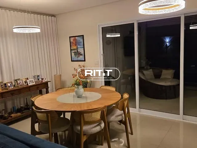 Casa com 300m² 3 quartos e 1 banheiro, à venda, no bairro Pinheiro em Valinhos