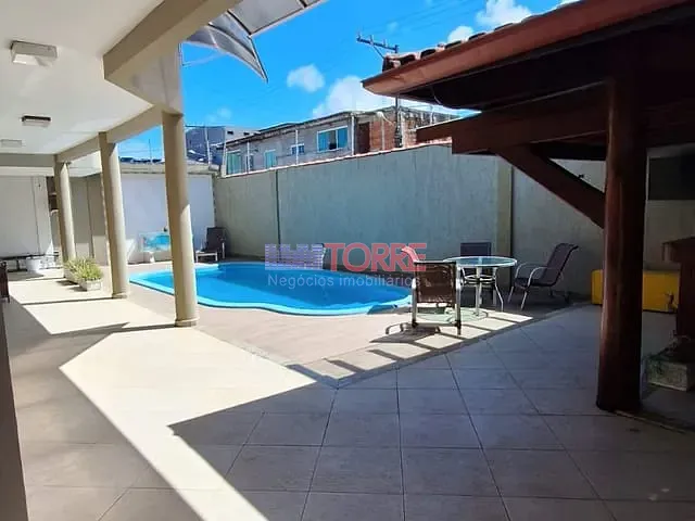 Casa 3 quartos e 4 banheiros, para alugar, no bairro Conquista em Ilhéus
