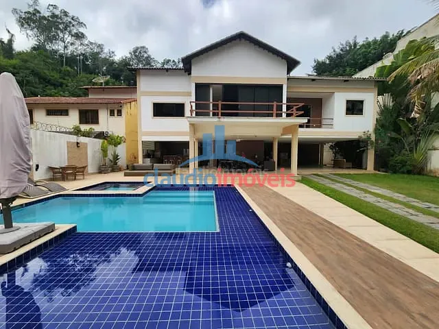 Casa 4 quartos e 2 banheiros, à venda, no bairro Santa Rosa em Barra Mansa