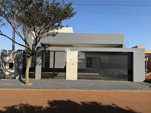 Casa com 300m² 3 quartos e 2 banheiros, à venda, no bairro Belmonte em Rolândia