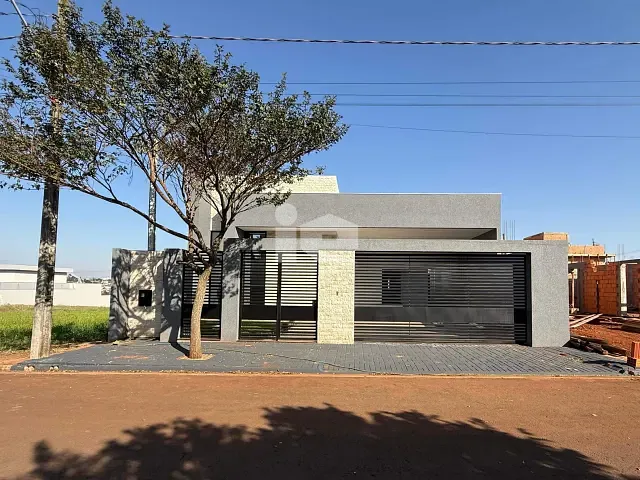 Casa com 300m² 3 quartos e 2 banheiros, à venda, no bairro Belmonte em Rolândia