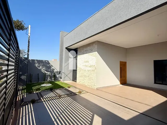 Casa com 300m² 3 quartos e 2 banheiros, à venda, no bairro Belmonte em Rolândia