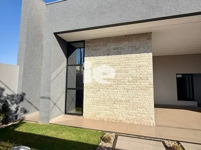 Casa com 300m² 3 quartos e 2 banheiros, à venda, no bairro Belmonte em Rolândia