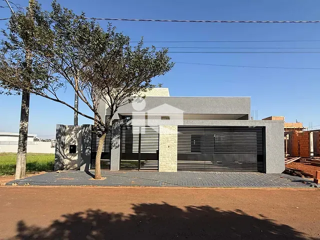 Casa com 300m² 3 quartos e 2 banheiros, à venda, no bairro Belmonte em Rolândia