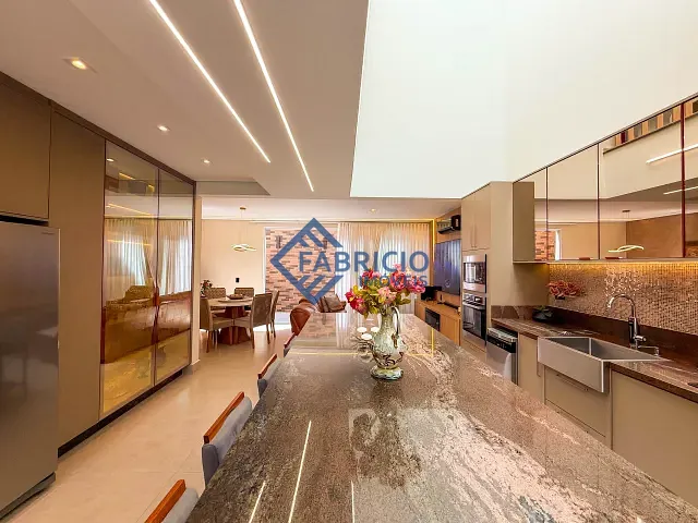 Casa com 143m² 3 quartos e 4 banheiros, à venda, no bairro Chácaras Silvania em Valinhos
