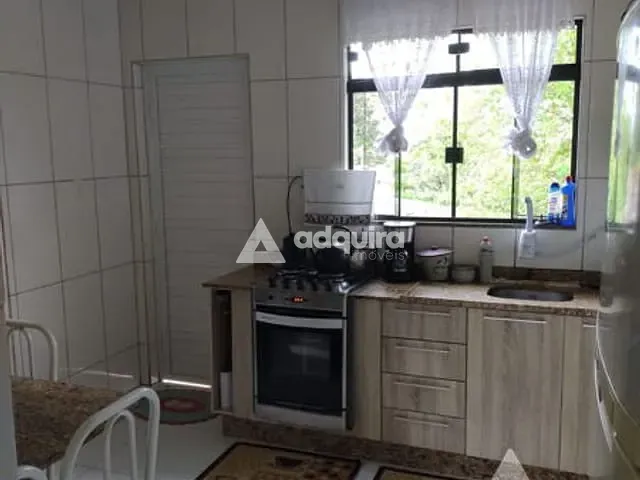Casa com 245m² 2 quartos e 1 banheiro, à venda, no bairro Piriquitos em Ponta Grossa