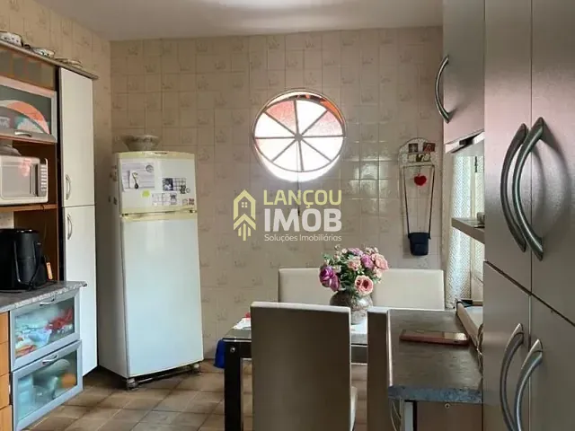 Casa com 336m² 2 quartos e 1 banheiro, à venda, no bairro Vila Vianelo em Jundiaí