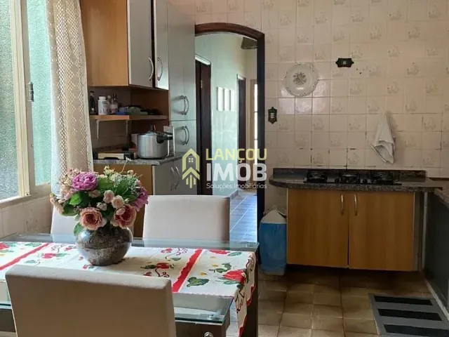 Casa com 336m² 2 quartos e 1 banheiro, à venda, no bairro Vila Vianelo em Jundiaí