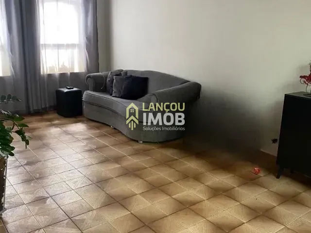 Casa com 336m² 2 quartos e 1 banheiro, à venda, no bairro Vila Vianelo em Jundiaí