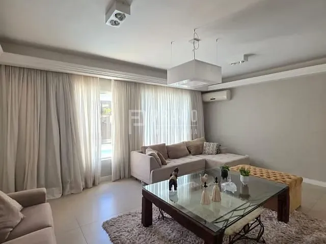 Casa 3 quartos e 3 banheiros, à venda, no bairro Três Vendas em Pelotas