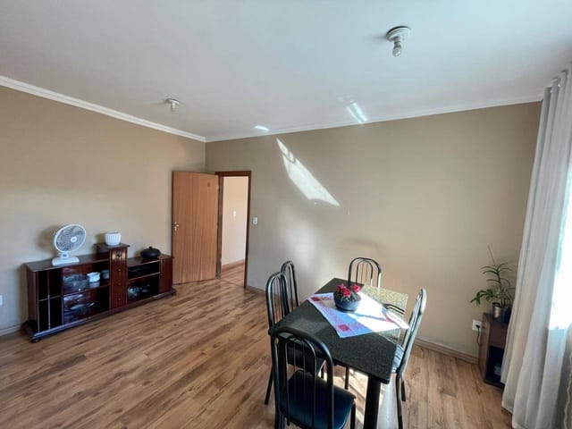 Casa 4 quartos e 1 banheiro, à venda, no bairro Heliópolis em Belo Horizonte