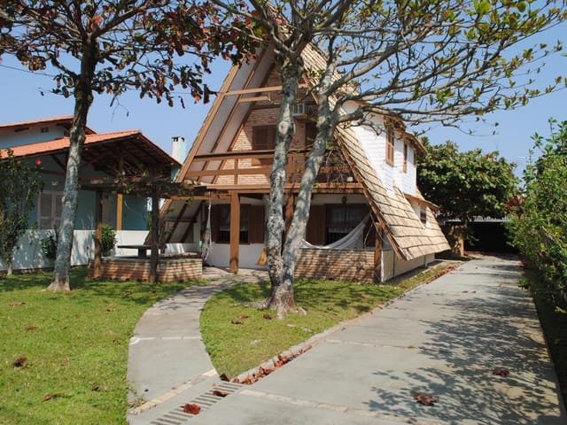 Casa com 600m² 3 quartos e 2 banheiros, para alugar, no bairro Ingleses Norte em Florianópolis