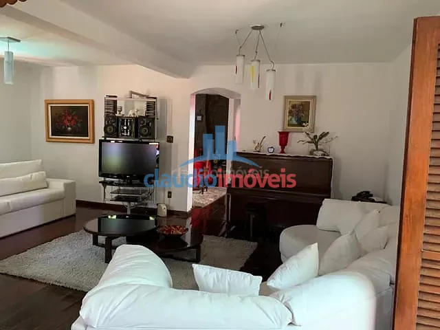 Casa com 530m² 4 quartos e 3 banheiros, à venda, no bairro Santa Rosa em Barra Mansa