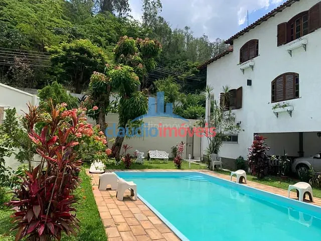 Casa com 530m² 4 quartos e 3 banheiros, à venda, no bairro Santa Rosa em Barra Mansa