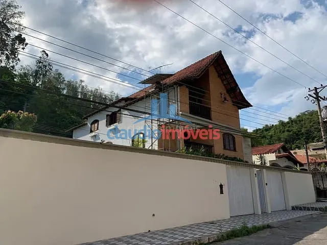 Casa com 530m² 4 quartos e 3 banheiros, à venda, no bairro Santa Rosa em Barra Mansa