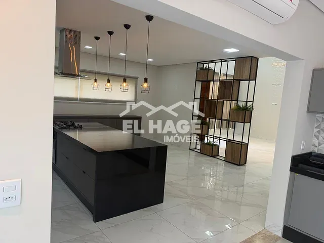 Casa com 587m² 3 quartos e 5 banheiros, à venda, no bairro Jardim Universitário em Cuiabá