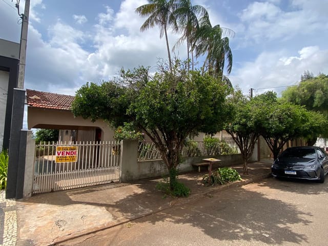 Foto do Casa - Casa à venda na Avenida Castro Alves, bem no Centro de Rolândia! Ótima localização! | Imobiliária Casa Grande - Rolândia