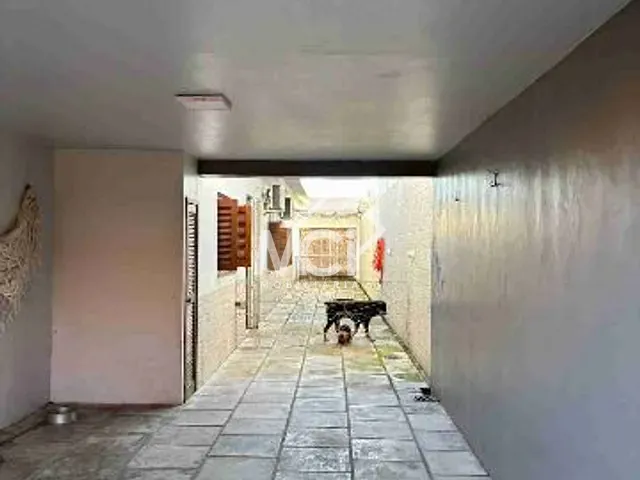 Casa 3 quartos e 4 banheiros, à venda, no bairro Laranjal em Pelotas