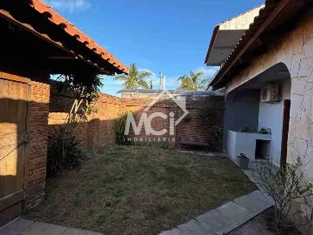 Casa 3 quartos e 4 banheiros, à venda, no bairro Laranjal em Pelotas