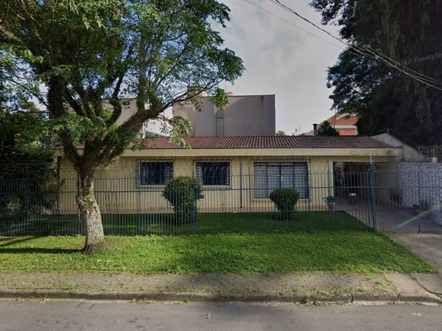 Casa à venda, no bairro Novo Mundo em Curitiba