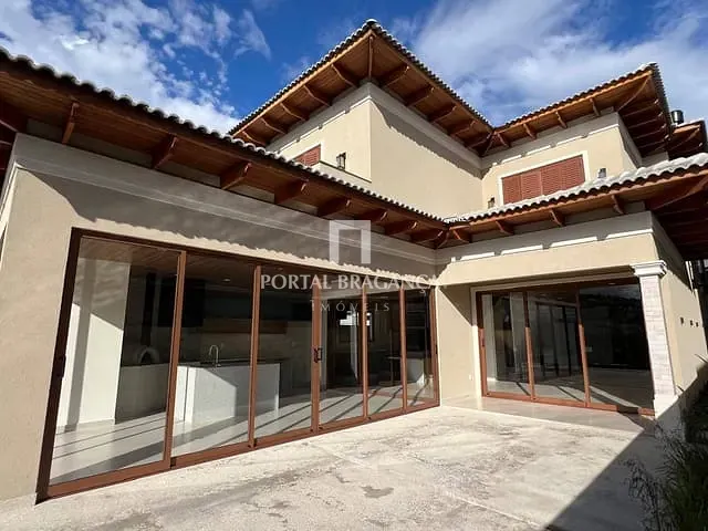 Casa com 468m² 4 quartos e 6 banheiros, à venda, no bairro Condomínio Vale das Águas em Bragança Paulista