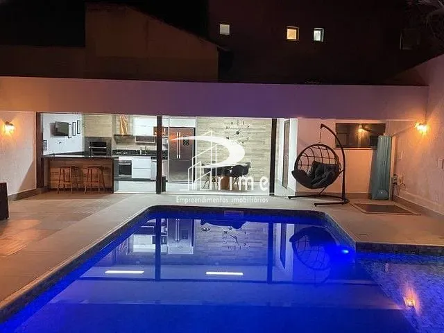 Casa com 350m² 3 quartos e 6 banheiros, à venda, no bairro Camboinhas em Niterói