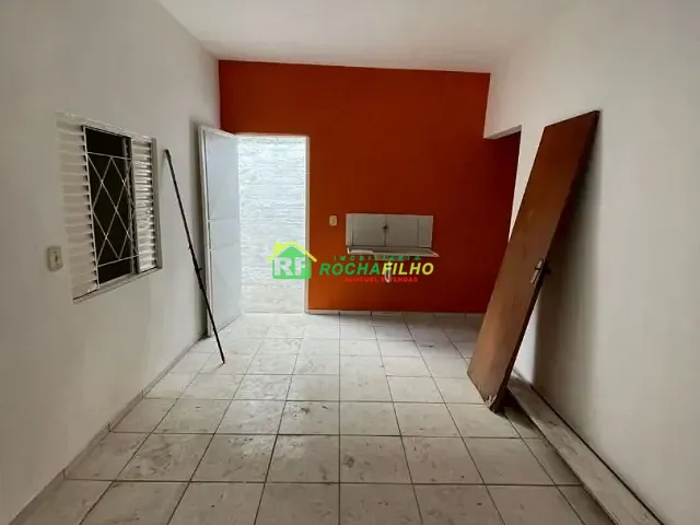 Casa com 70m² 2 quartos e 1 banheiro, para alugar, no bairro São João em Teresina