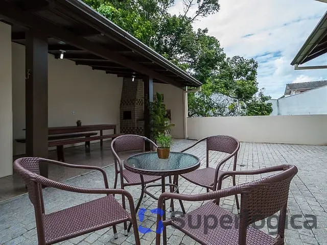 Casa com 300m², à venda, no bairro Morrinhos em Bombinhas