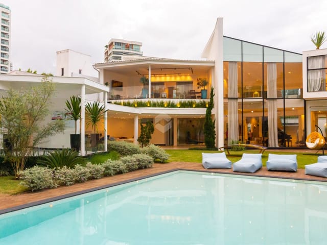 Casa com 1005m² 4 quartos e 7 banheiros, à venda, no bairro Barra da Tijuca em Rio de Janeiro