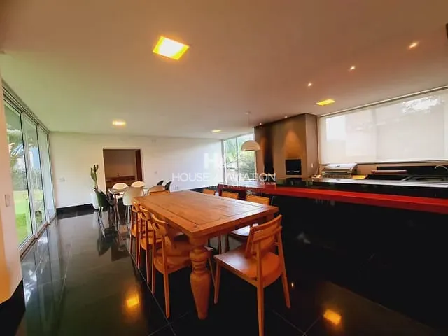 Casa com 1250m² 4 quartos e 6 banheiros, à venda, no bairro Residencial Aldeia do Vale em Goiânia