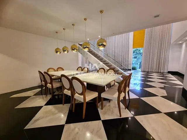 Casa com 1250m² 4 quartos e 6 banheiros, à venda, no bairro Residencial Aldeia do Vale em Goiânia