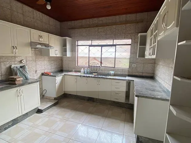 Casa com 630m² 3 quartos e 2 banheiros, à venda, no bairro Vila Oliveira em Rolândia