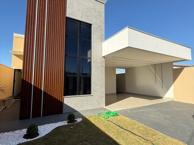 Casa com 315m² 3 quartos e 2 banheiros, à venda, no bairro Loteamento Jardim Nápoles em Sinop