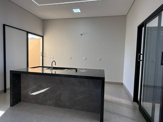 Casa com 315m² 3 quartos e 2 banheiros, à venda, no bairro Loteamento Jardim Nápoles em Sinop