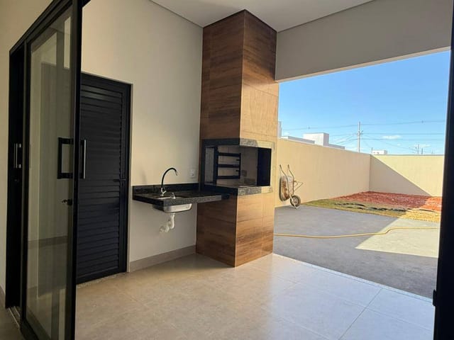 Casa com 315m² 3 quartos e 2 banheiros, à venda, no bairro Loteamento Jardim Nápoles em Sinop