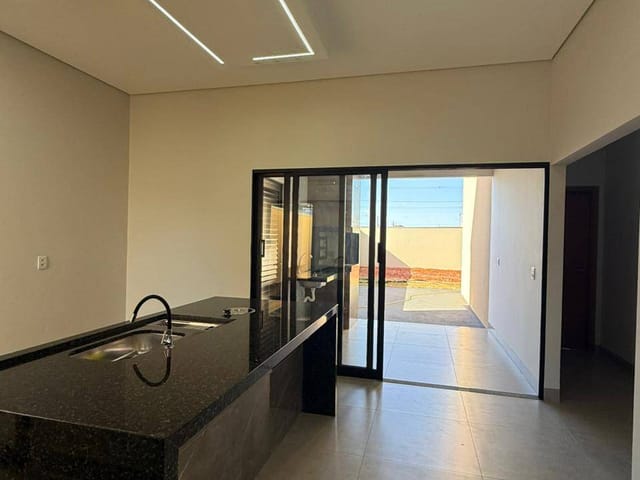 Casa com 315m² 3 quartos e 2 banheiros, à venda, no bairro Loteamento Jardim Nápoles em Sinop
