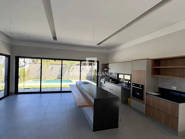 Casa com 380m² 3 quartos e 4 banheiros, à venda, no bairro Condomínio Residencial e Comercial Fazenda Santa Petronilla em Bragança Paulista