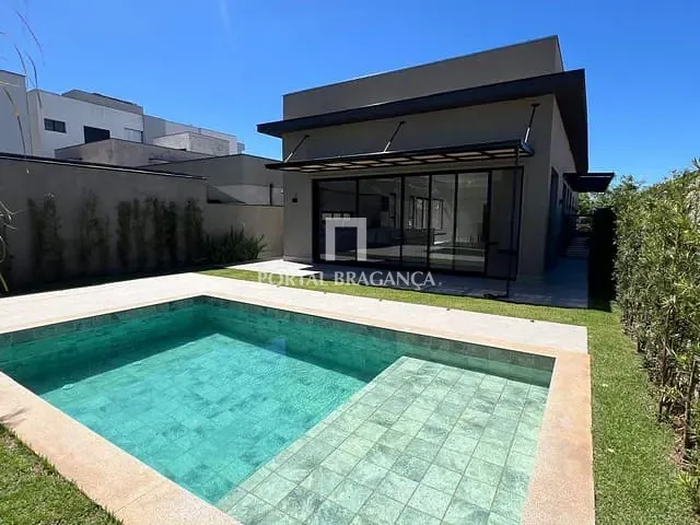 Casa com 380m² 3 quartos e 4 banheiros, à venda, no bairro Condomínio Residencial e Comercial Fazenda Santa Petronilla em Bragança Paulista