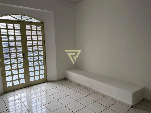 Casa com 256m², para alugar, no bairro Vila Seixas em Ribeirão Preto