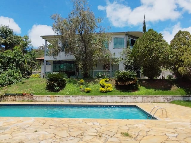 Casa 5 quartos e 3 banheiros, à venda, no bairro Bom Destino em Santa Luzia