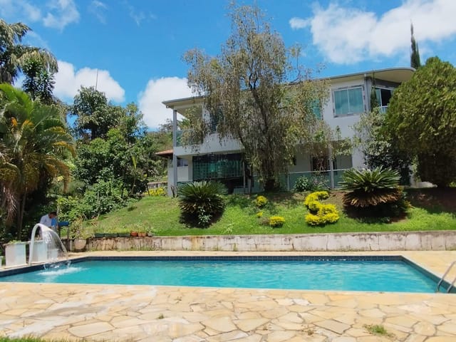 Casa 5 quartos e 3 banheiros, à venda, no bairro Bom Destino em Santa Luzia