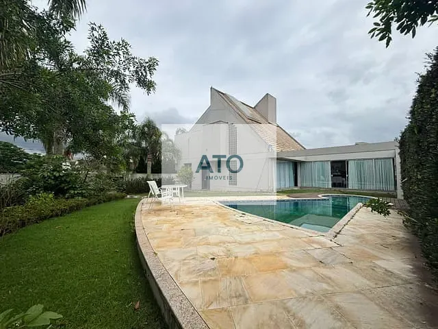 Casa com 1087m² 4 quartos e 4 banheiros, à venda, no bairro Centro em Tijucas