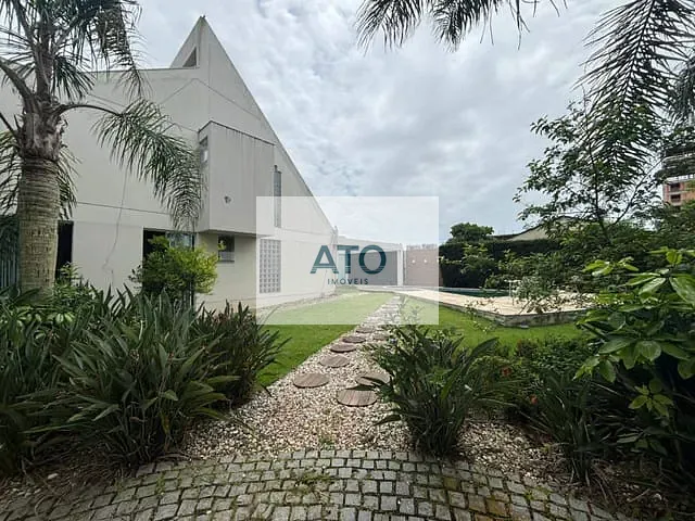Casa com 1087m² 4 quartos e 4 banheiros, à venda, no bairro Centro em Tijucas