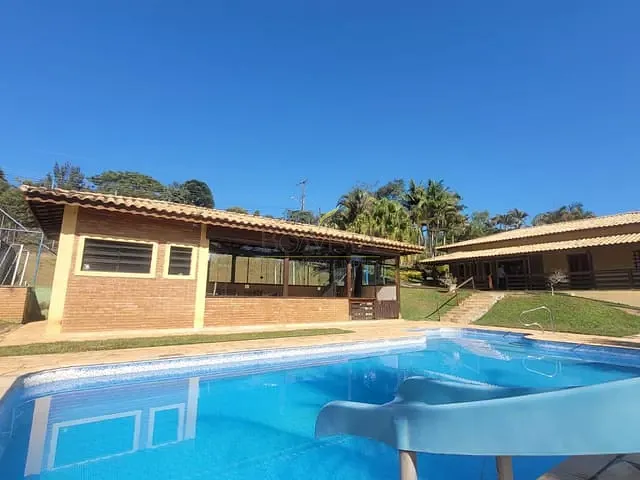 Casa com 1610m² 3 quartos e 2 banheiros, à venda, no bairro Vale do Rio Cachoeira em Piracaia