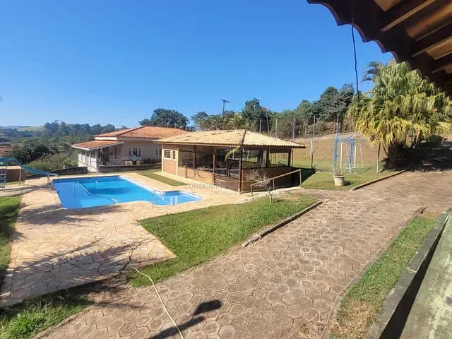 Casa com 1610m² 3 quartos e 2 banheiros, à venda, no bairro Vale do Rio Cachoeira em Piracaia
