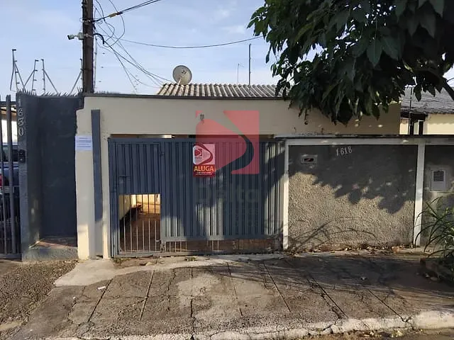 Casa 3 quartos e 2 banheiros, para alugar, no bairro Vila Redenção em Pirassununga
