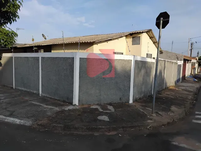 Casa 3 quartos e 2 banheiros, para alugar, no bairro Vila Redenção em Pirassununga