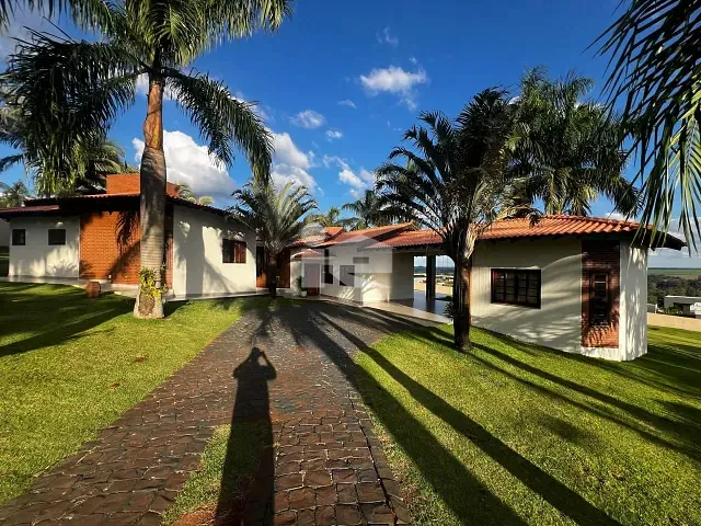 Casa com 2871m² 3 quartos e 5 banheiros, à venda, no bairro Parque Industrial Cafezal em Rolândia